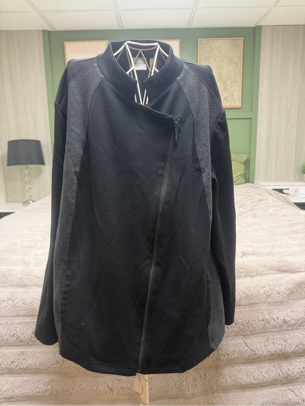 Chico’s Weekends Black & Gray Asymmetrical Zip Jacket Size 3- XL (16)